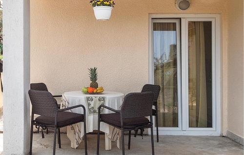 1 Bedroom Awesome Apartment In Pula