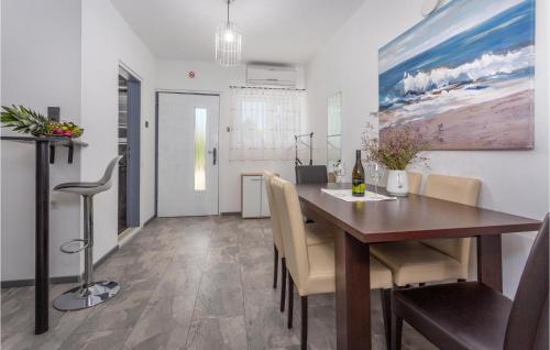 Gorgeous Apartment In Malinska With Wifi