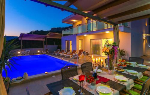 Amazing Home In Kucine