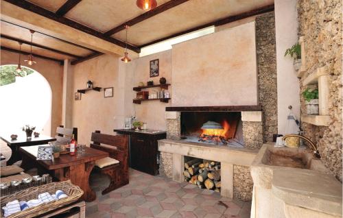 Three-Bedroom Holiday Home Makarska With Sea View 04