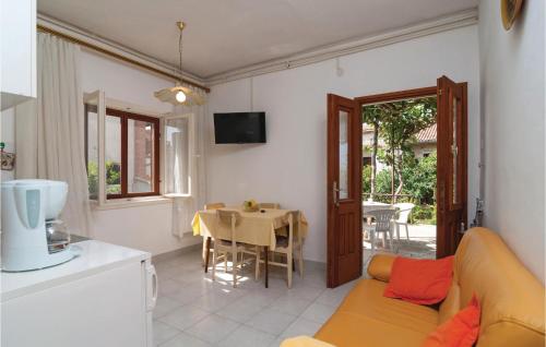 One-Bedroom Apartment In Supetar