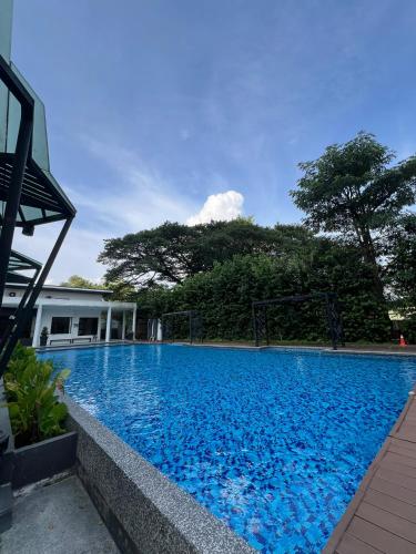 a large swimming pool with blue water at IPOH Oasis COZY HOME in Ipoh