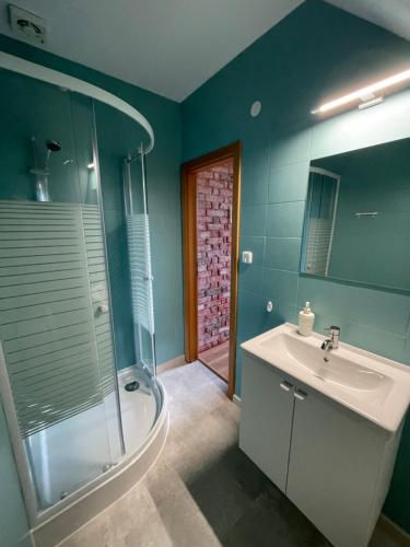 Bilik mandi di Apartmany Calma