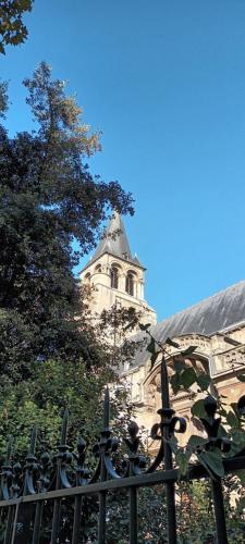 Photo de la galerie de l'établissement Heart of Saint-Germain-Des-Près - Charming & smart apartment - for 2 people, à Paris