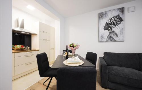 Cozy Apartment In Zadar With Heated Swimming Pool