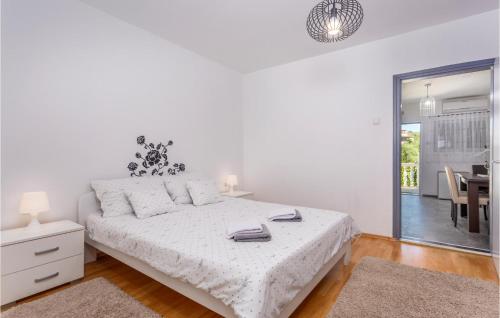 Gorgeous Apartment In Malinska With Wifi