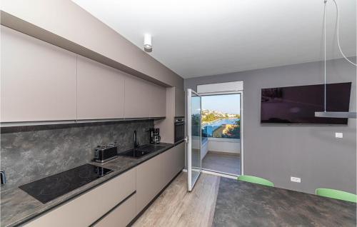 Awesome Apartment In Okrug Gornji With Wifi
