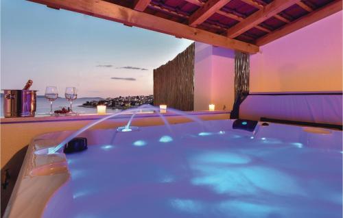 a bath tub in a room with wine glasses at Amazing Home In Okrug Gornji in Trogir