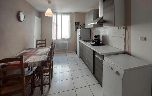 Fotografia z galérie ubytovania Stunning Apartment In Balaruc Les Bains v destinácii Balaruc-les-Bains