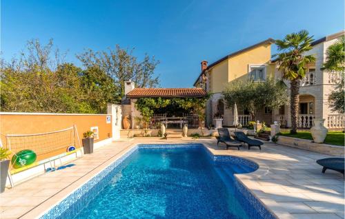 Cozy Apartment In Porec With Wifi