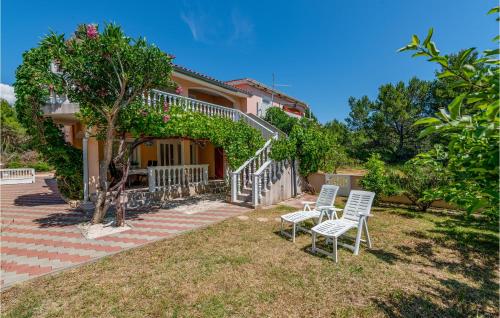 Two-Bedroom Apartment In Vir