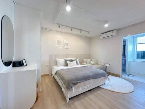 Postel nebo postele na pokoji v ubytování Studio Apartment Nimmanhaemin, Airport, ChiangMai