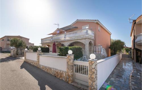 1 Bedroom Cozy Apartment In Vir