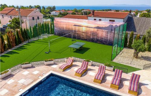 Πισίνα στο ή κοντά στο Lovely Home In Vir With Sauna