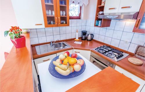 1 Bedroom Awesome Apartment In Novi Vinodolski