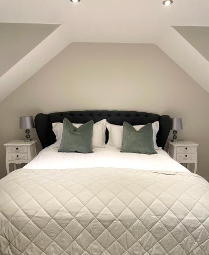 Katil atau katil-katil dalam bilik di 'The Haven' a luxury guest house close to the Meon Shore coast
