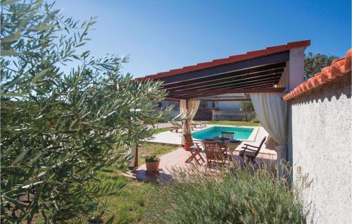 Πισίνα στο ή κοντά στο Holiday Home Cukrici Iii