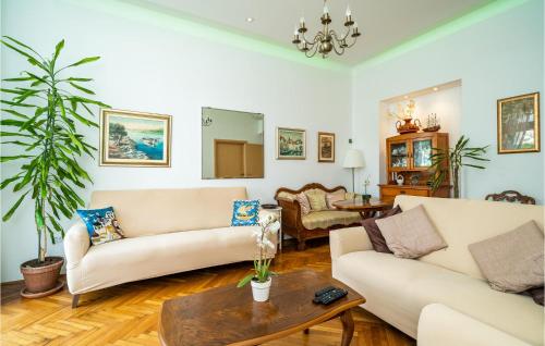 2 Bedroom Lovely Apartment In Dubrovnik