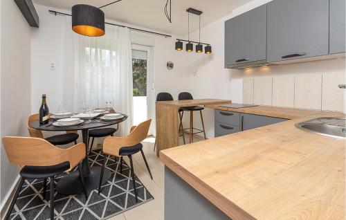 1 Bedroom Nice Apartment In Pula