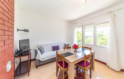 Beautiful Apartment In Trogir With Wifi
