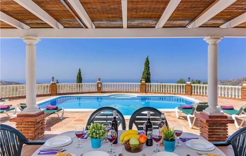 Hồ bơi trong/gần Mercedes