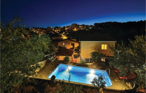 Four-Bedroom Holiday Home In Okrug Gornji