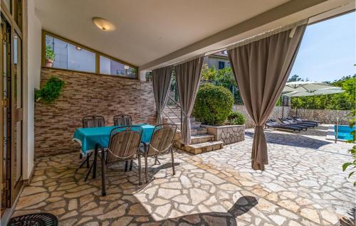 Balkón alebo terasa v ubytovaní 2 Bedroom Lovely Apartment In Jadranovo