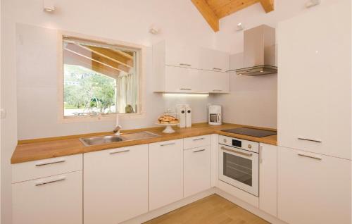 Stunning Home In Seget Donji