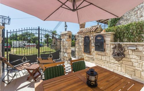 2 Bedroom Beautiful Home In Porec