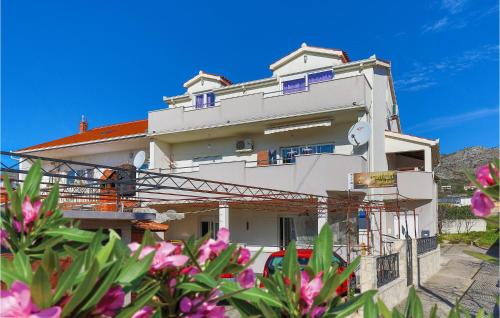 3 Bedroom Beautiful Apartment In Trogir