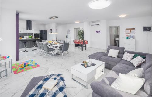 Stunning Home In Pula