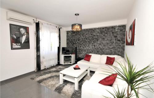 Amazing Home In Mastrinka With Sauna
