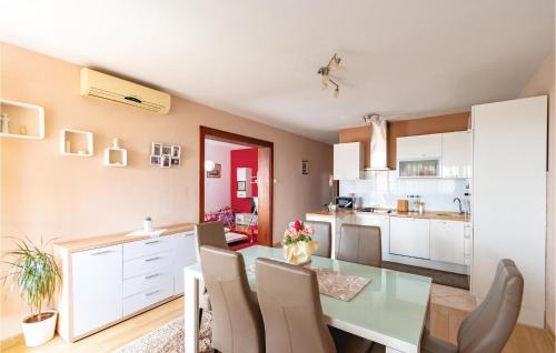 2 Bedroom Nice Apartment In Orebic
