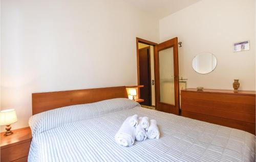 a bedroom with a bed with towels on it at Elena Rosetta Rizzo in Chiavari