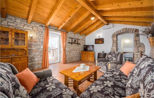 Posezení v ubytování Holiday Home Golubovo With Fireplace I