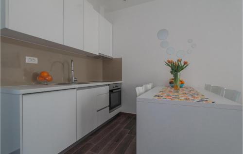 Amazing Apartment In Okrug Gornji