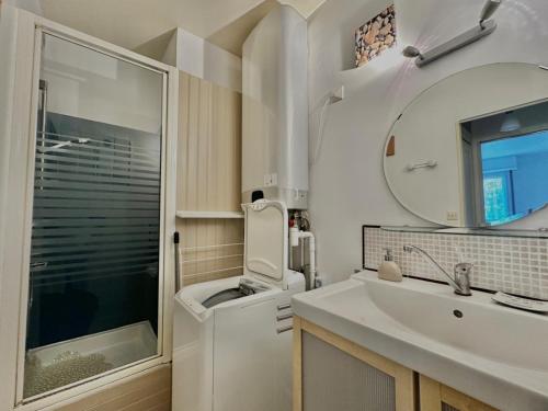 Koupelna v ubytování Appartement avec loggia - Proche centre et plage