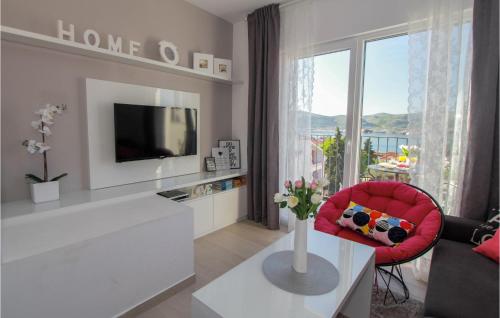 Gorgeous Apartment In Okrug Gornji