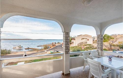 2 Bedroom Nice Apartment In Kustici