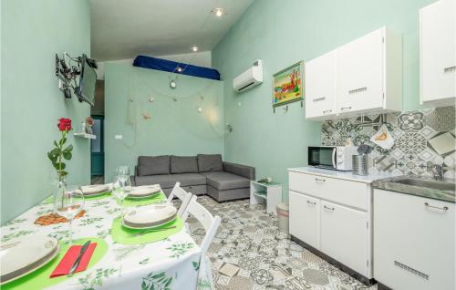 Beautiful Apartment In Gondolici