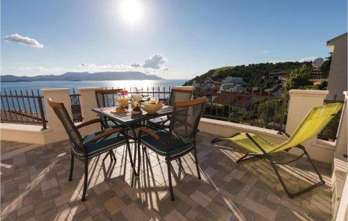 One-Bedroom Apartment In Komarna