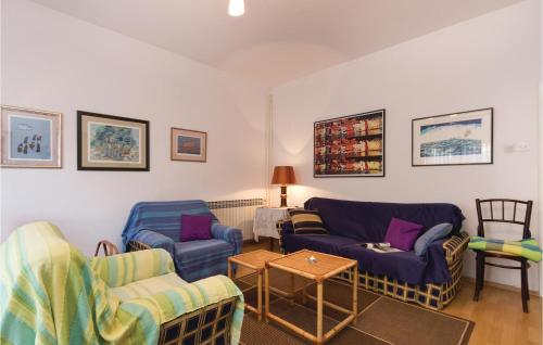 2 Bedroom Cozy Apartment In Rovinj