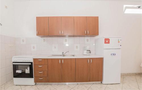 Cozy Apartment In Biograd With Wifi
