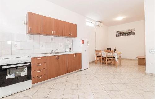 Cozy Apartment In Biograd With Wifi