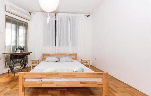 Gorgeous Apartment In Novi Vinodolski With Wifi