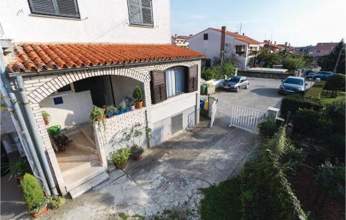2 Bedroom Cozy Apartment In Rovinj