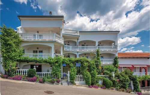 Cozy Apartment In Crikvenica With Wifi