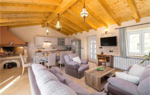 Χώρος καθιστικού στο Gorgeous Home In Visnjan With Wifi