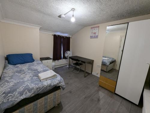 Gallery image of 3 Portland Road in Southall