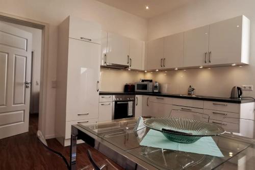 Kuchyň nebo kuchyňský kout v ubytování Exklusive Wohnung, nur 30 Minuten nach Zürich